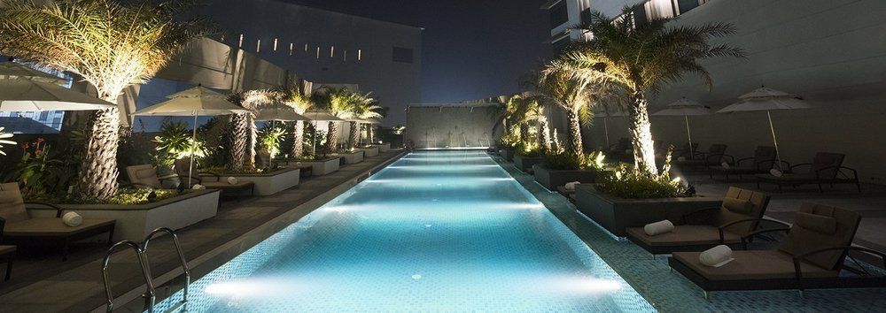 Hotel Taj Swarna, Amritsar Zewnętrze zdjęcie The pool at the hotel