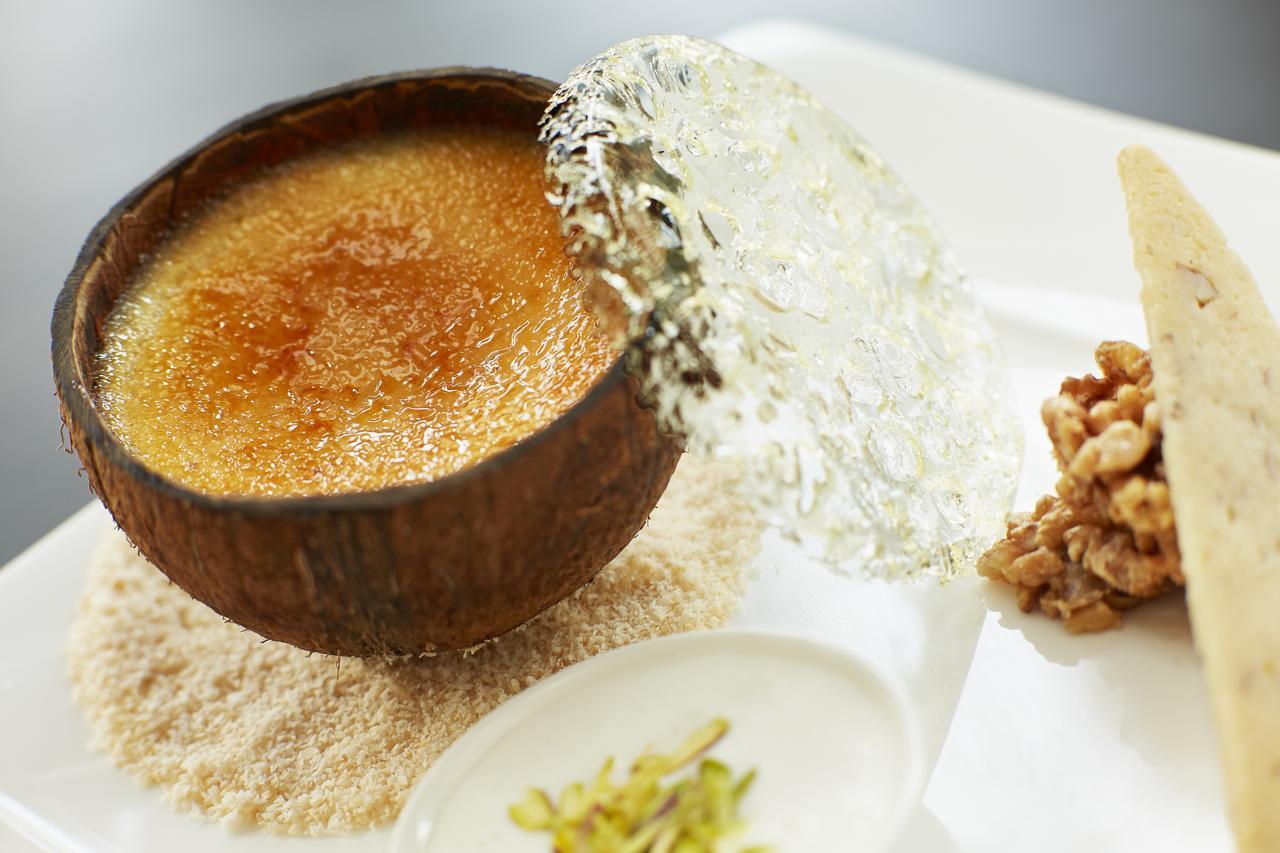Hotel Taj Swarna, Amritsar Zewnętrze zdjęcie A crème brûlée