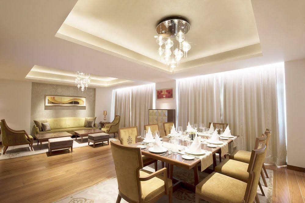 Hotel Taj Swarna, Amritsar Zewnętrze zdjęcie A private dining room at the hotel