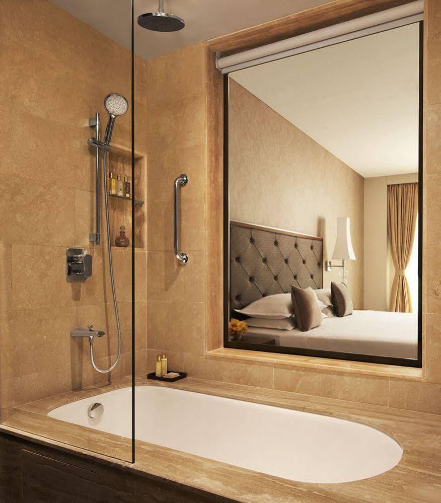 Hotel Taj Swarna, Amritsar Zewnętrze zdjęcie Bathroom