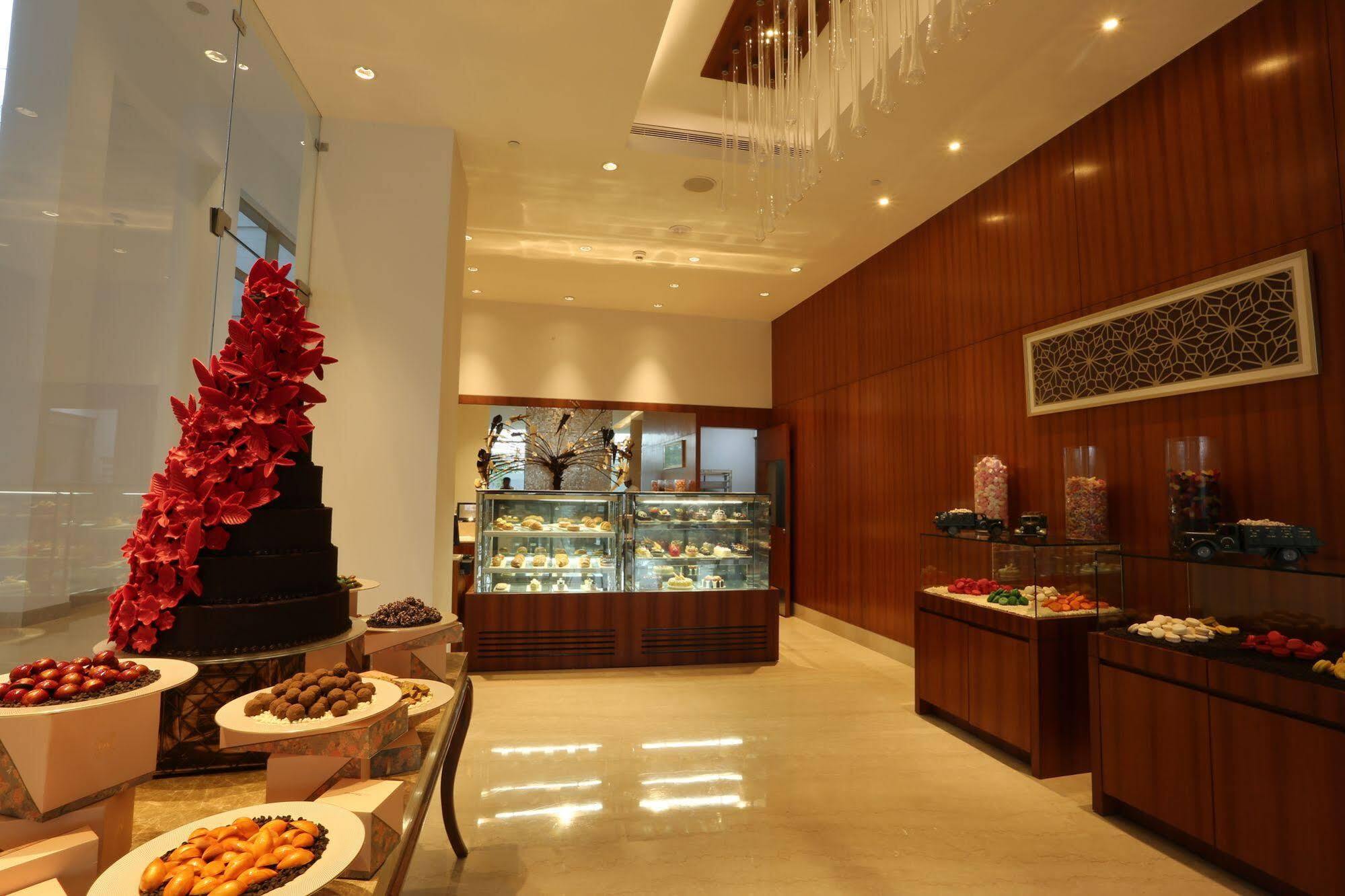 Hotel Taj Swarna, Amritsar Zewnętrze zdjęcie The Pastry Shop